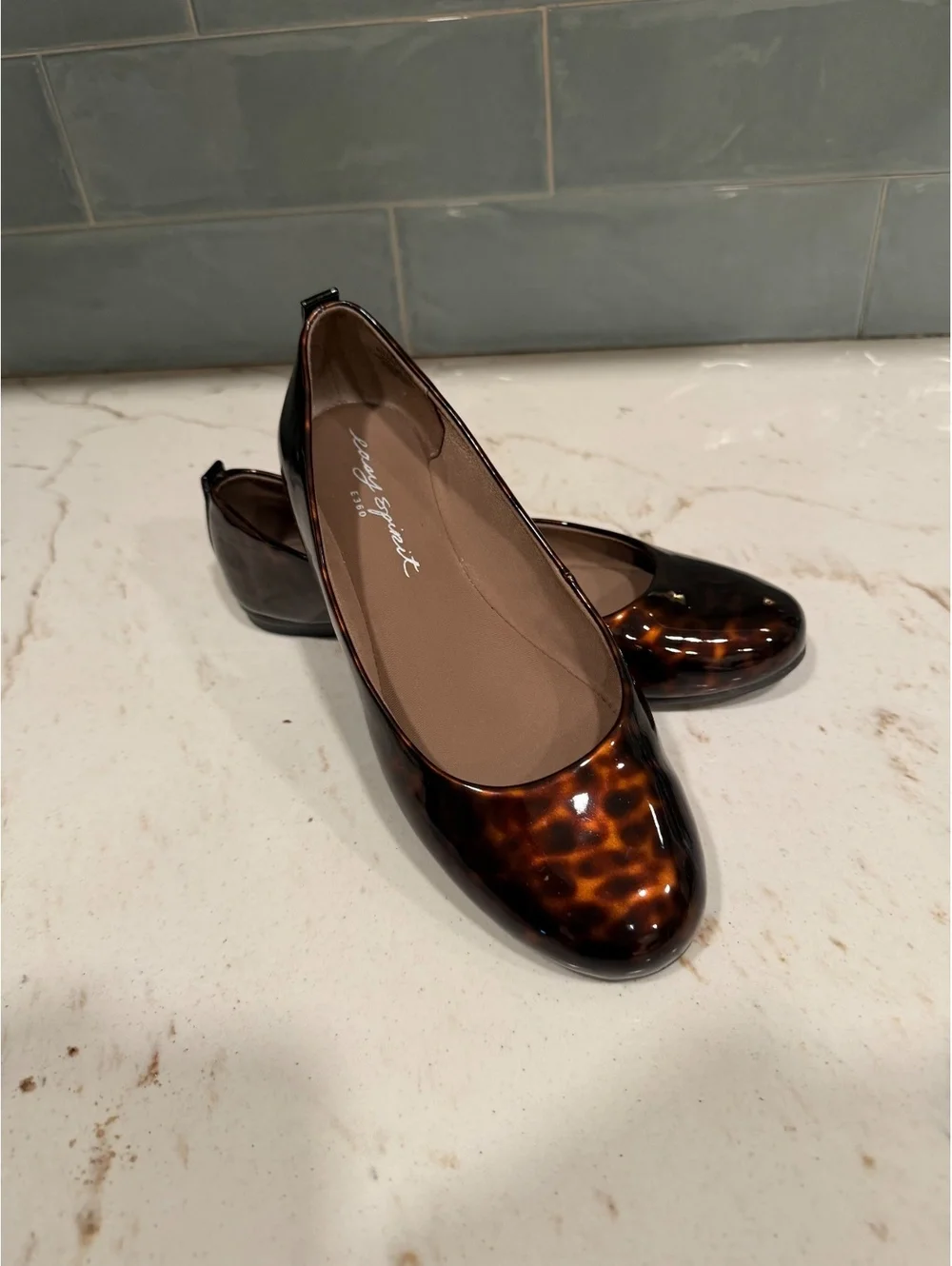 Easy Spirit Women's Tortoiseshell Patent Round Toe Ballet Flats Sz. 7.5